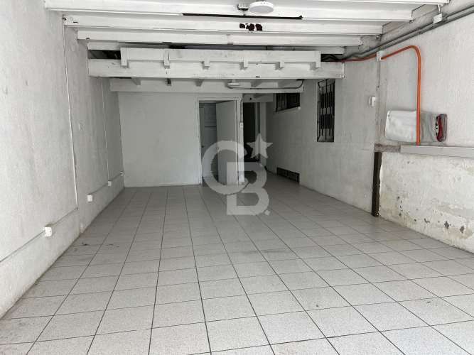 Gran casa comercial a pasos de Providencia