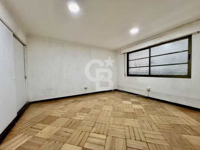 Gran casa comercial a pasos de Providencia