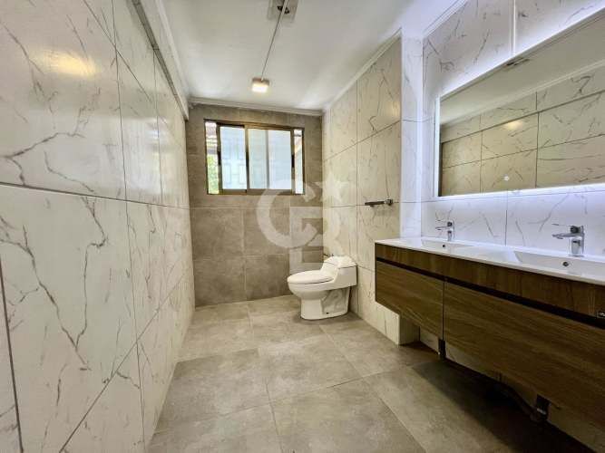 Gran casa comercial a pasos de Providencia