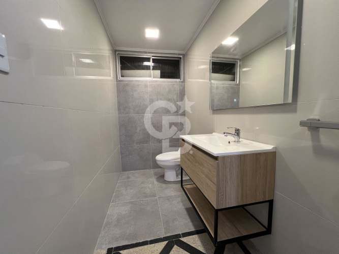 Gran casa comercial a pasos de Providencia