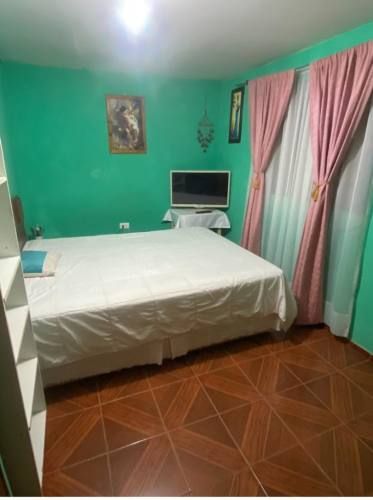 Pieza con estacionamiento