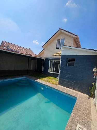 AMR PROPIEDADES ARRIENDA CASA CONDOMINIO LARAPINTA 4D 3B 2E PISCINA