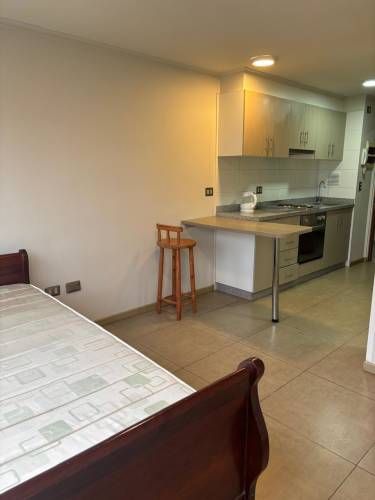 ARRIENDO ESTUDIO SEMI AMOBLADO