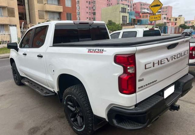 CHEVROLET SILVERADO TRAIL BOSS