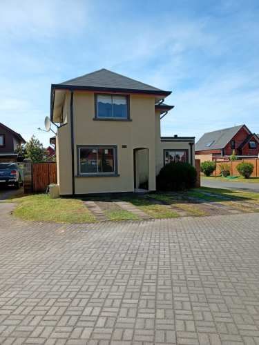 Casa en arriendo 3 dormitorios 3 baños en San Pedro del Valle.