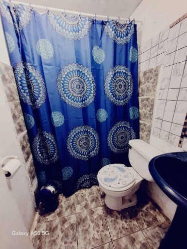 Habitacion amoblada central  con baño privado