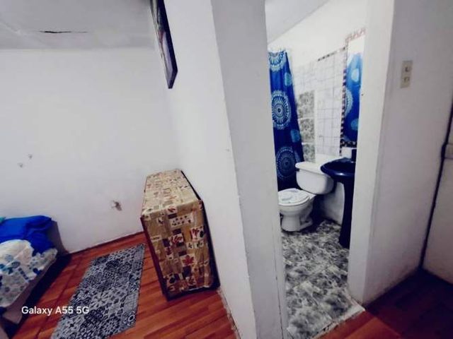 Habitacion amoblada central  con baño privado