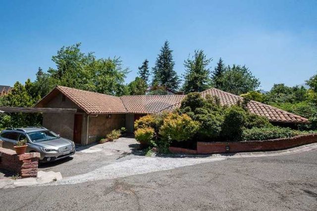 Amplia casa en condominio en lo barnechea