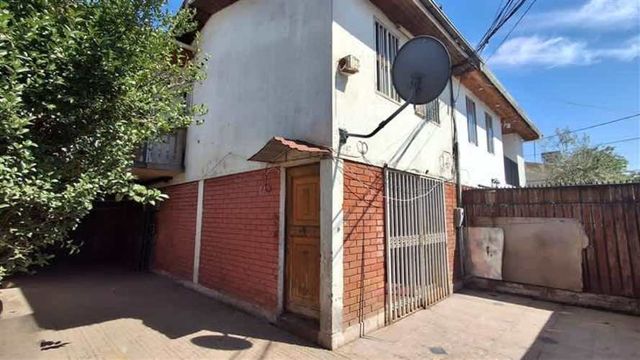 CASA En Venta Casa de 2 Pisos en Estación Metro Observatorio