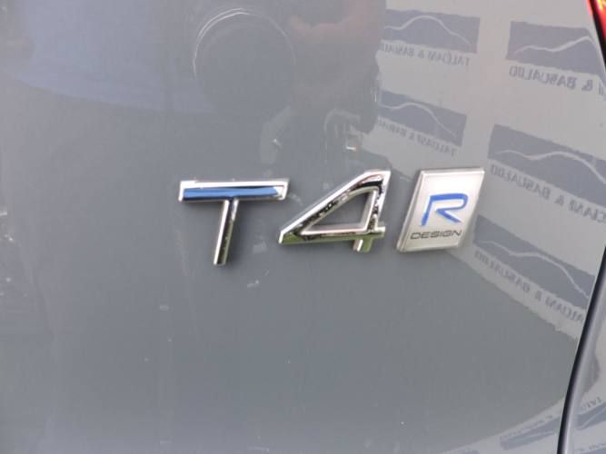 VOLVO XC40 T4 RDESIGN 2.0 2020