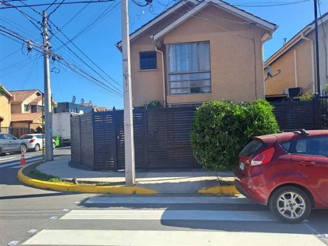 CASA Calle Galaxia Sur con calle Olmue, barrio Los Castaños, Maipú