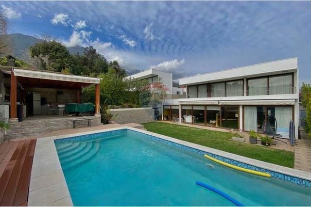 Casa en condominio / álvaro casanova  reina alta