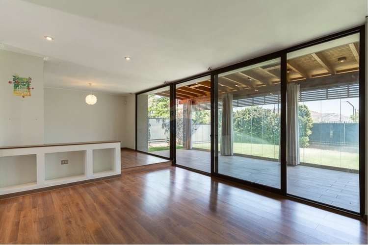 Rebajadísima casa 4d-3b+s+2 salas de estar.