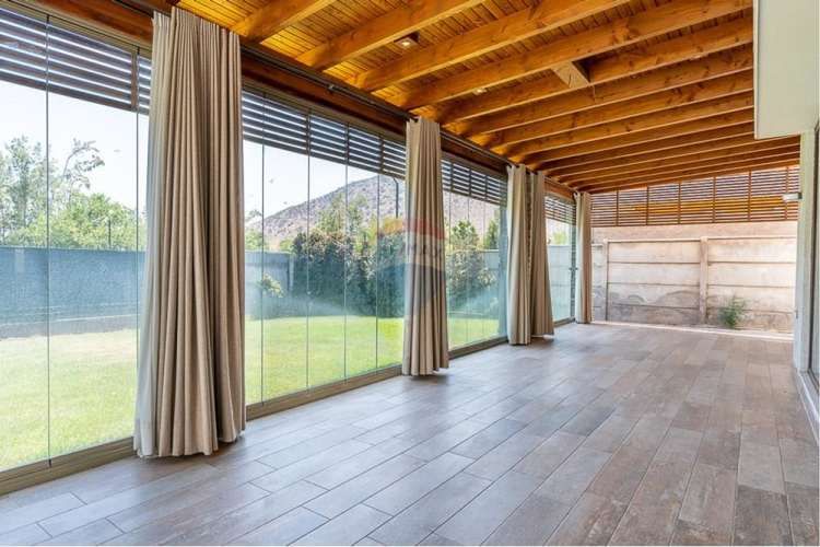 Rebajadísima casa 4d-3b+s+2 salas de estar.