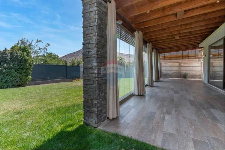 Rebajadísima casa 4d-3b+s+2 salas de estar.