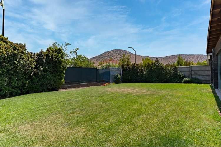 Rebajadísima casa 4d-3b+s+2 salas de estar.