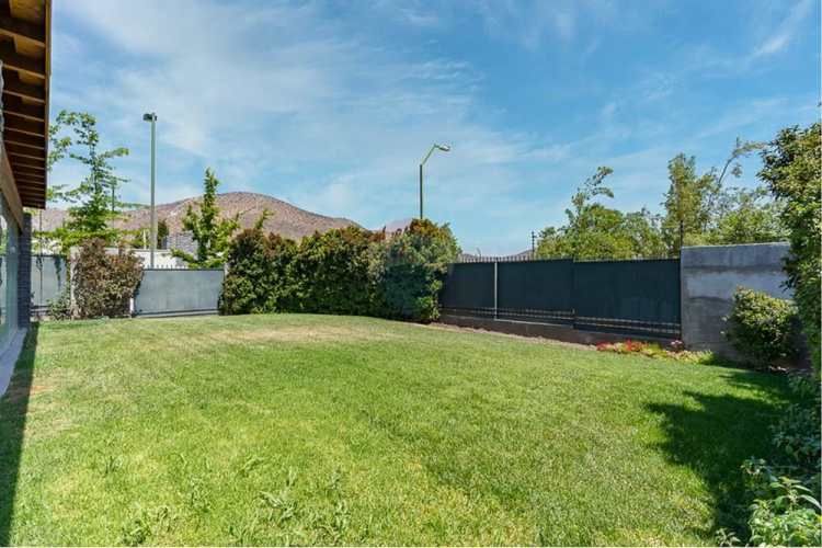 Rebajadísima casa 4d-3b+s+2 salas de estar.