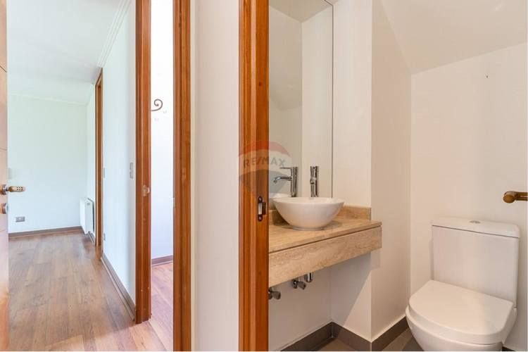 Rebajadísima casa 4d-3b+s+2 salas de estar.