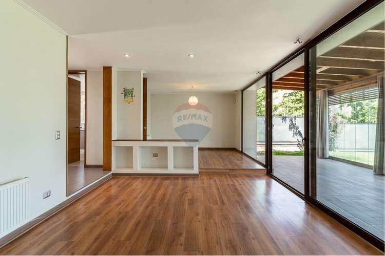 Rebajadísima casa 4d-3b+s+2 salas de estar.