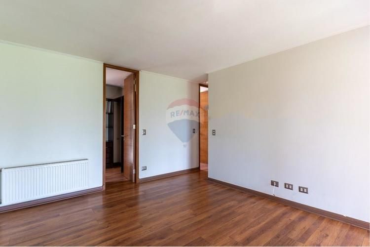 Rebajadísima casa 4d-3b+s+2 salas de estar.