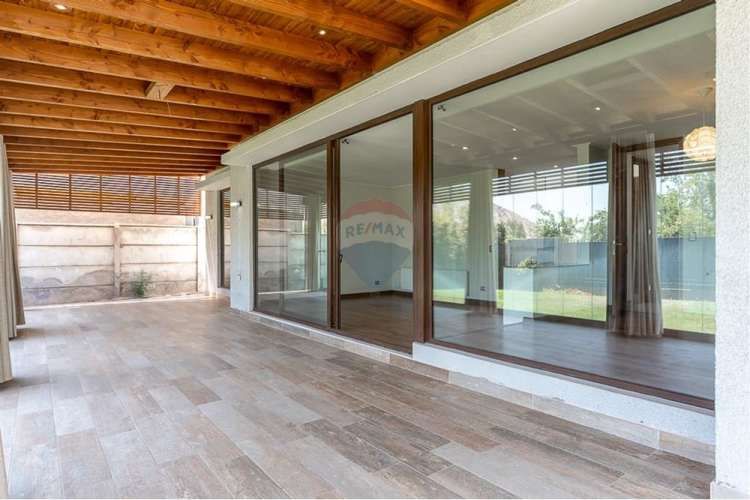 Rebajadísima casa 4d-3b+s+2 salas de estar.