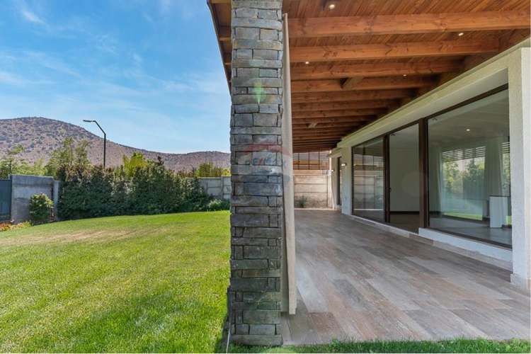 Rebajadísima casa 4d-3b+s+2 salas de estar.