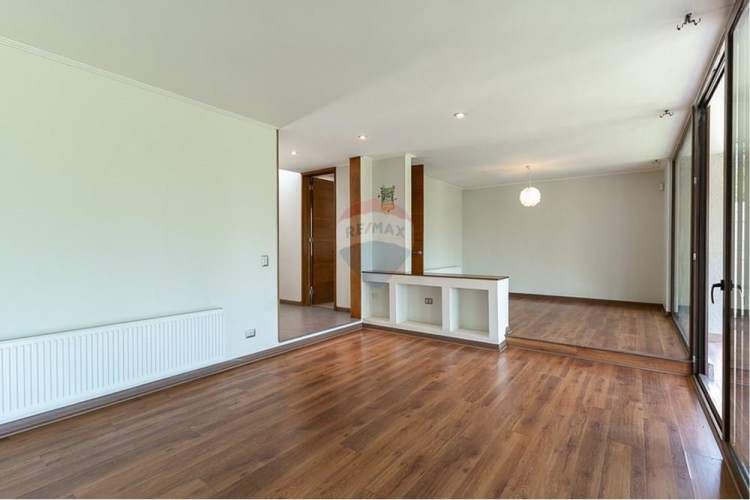 Rebajadísima casa 4d-3b+s+2 salas de estar.