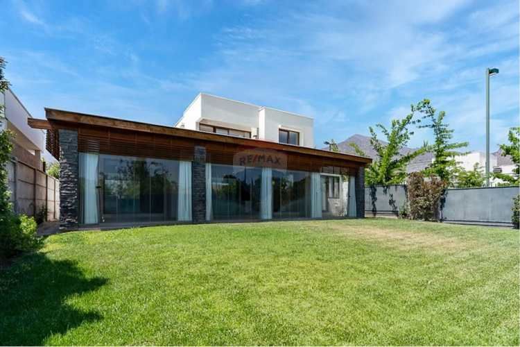 Rebajadísima casa 4d-3b+s+2 salas de estar.