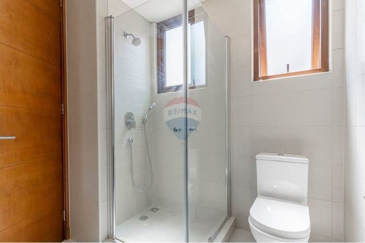 Rebajadísima casa 4d-3b+s+2 salas de estar.