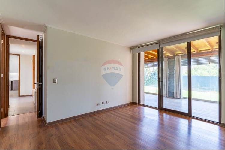 Rebajadísima casa 4d-3b+s+2 salas de estar.