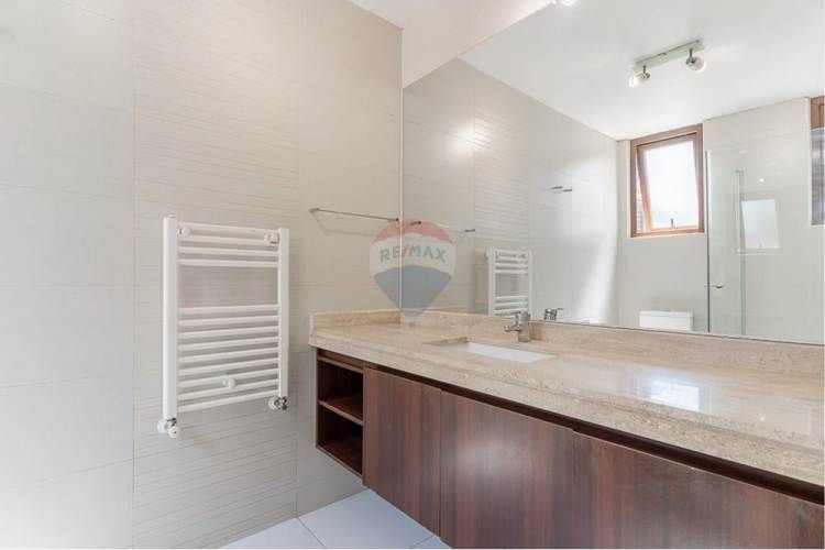 Rebajadísima casa 4d-3b+s+2 salas de estar.