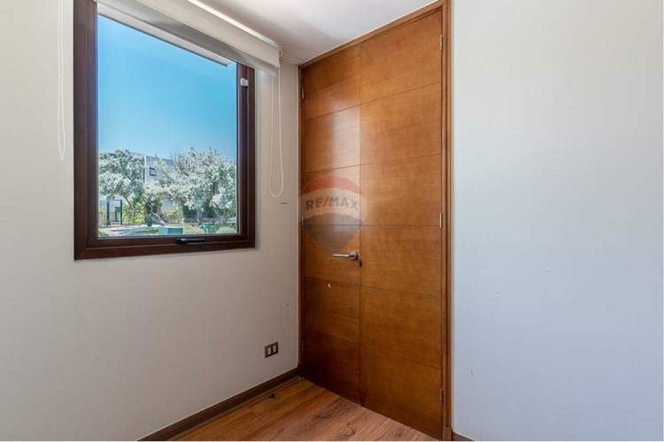 Rebajadísima casa 4d-3b+s+2 salas de estar.