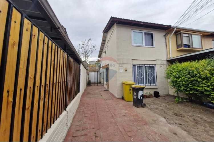 Amplia y hermosa casa en pasaje cerrado