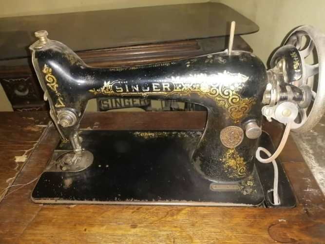 Tocador,marco bombe,silla,baúl, Ropero, Máquina coser