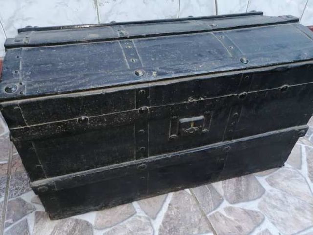 Tocador,marco bombe,silla,baúl, Ropero, Máquina coser