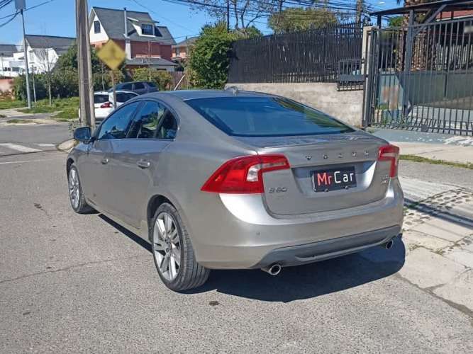 VOLVO S60 2011