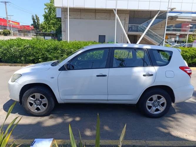 TOYOTA RAV4 2011