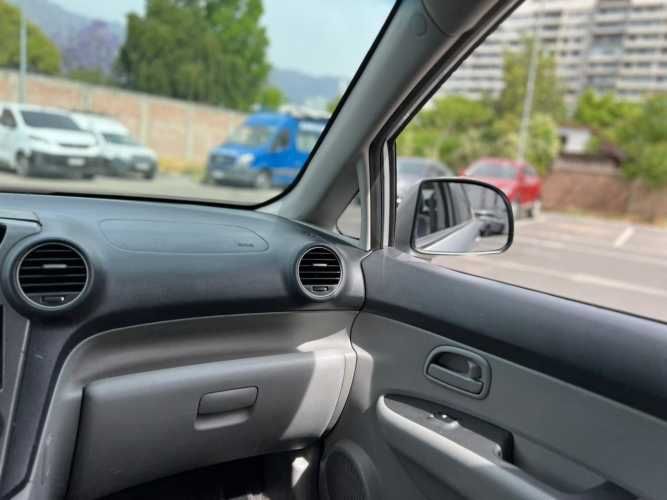 2010 Kia Carens LX CRDI AC EQ