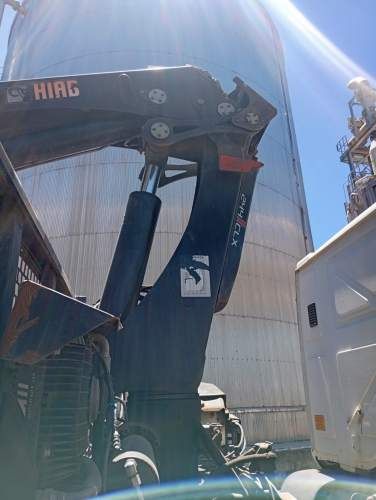 Camión Pluma Ford Cargo 2428E 2011 + Grúa Hiab 244 8,4 Ton.