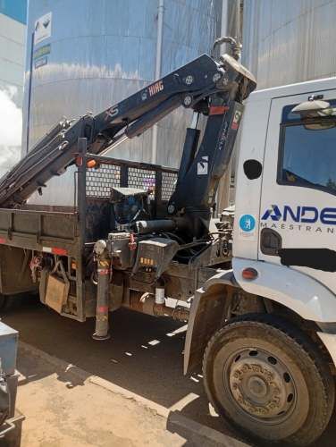 Camión Pluma Ford Cargo 2428E 2011 + Grúa Hiab 244 8,4 Ton.