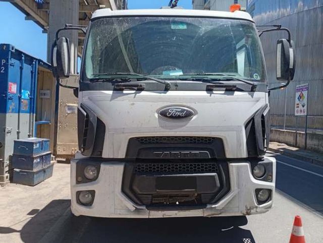 Camión Pluma Ford Cargo 2428E 2011 + Grúa Hiab 244 8,4 Ton.