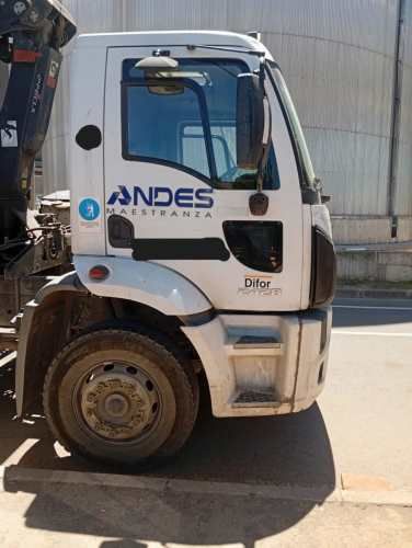 Camión Pluma Ford Cargo 2428E 2011 + Grúa Hiab 244 8,4 Ton.