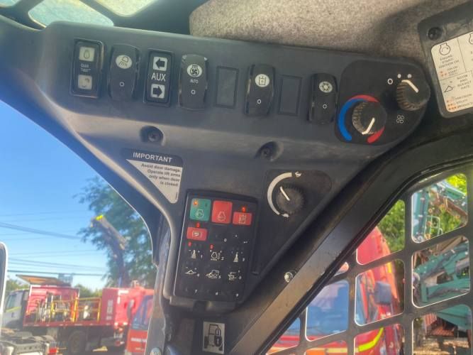 MINI CARGADOR Marca JOHN DEER Modelo 333G Año 2019