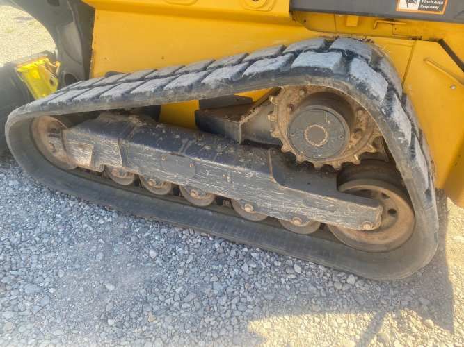 MINI CARGADOR Marca JOHN DEER Modelo 333G Año 2019