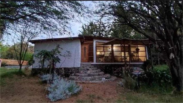 Amplia Parcela, con casa de 4D 2B, pisc. (130498)