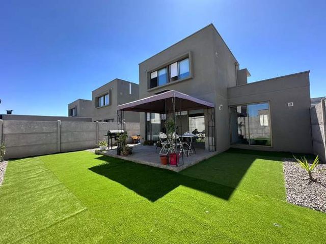 SE ARRIENDA EXCLUSIVA CASA EN CONDOMINIO, PADRE HURTADO