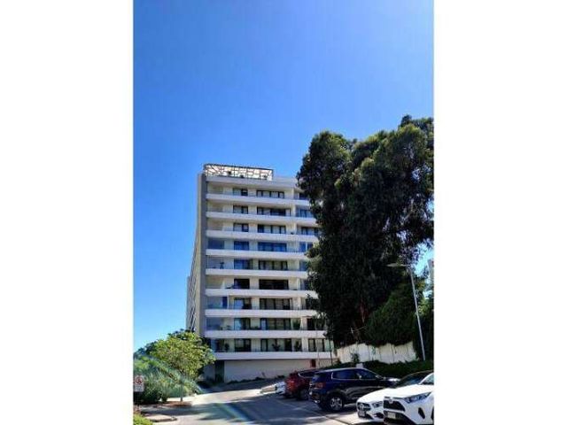 Insuperable / 2 Estacionamientos / José Arrieta