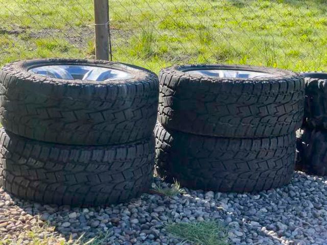 4 NEUMATICOS LLANTAS (TOYO OPEN COUNTRY LLANTAS SILVERADO ORIGINALES)
