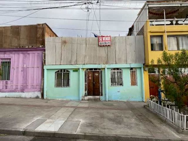 Se Vende Casa Calle Esmeralda, 10 Piezas con Loza.