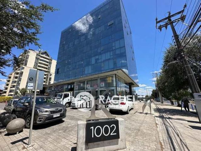 SE VENDE OFICINA AMOBLADA MAS BODEGA- Edificio K-Busisness Center